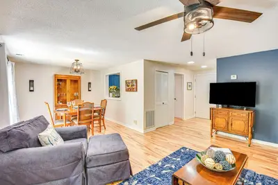 Image de Private Balcony: Lake Keowee Home w/ Pool Access