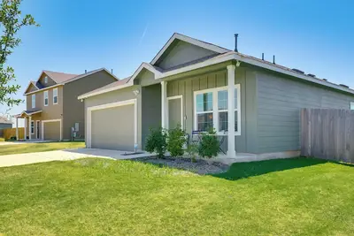 Image de 9 Mi to Lake: Family Georgetown Home w/ Yard!