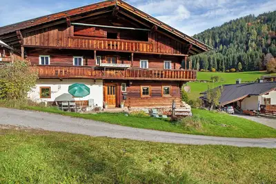 Image de Chalet 'Uriges Bauernhaus Achtzehn53' avec vue sur les montagnes, terrasse privée et Wi-Fi