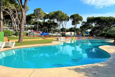 Image de Bungalow près de la plage de Pals avec piscine