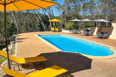 Villa d'exception au cœur de la nature provençale