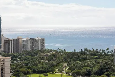 Image de Ocean view high floor studio w/ full kitchen, fitness room, fast wifi in Waikiki