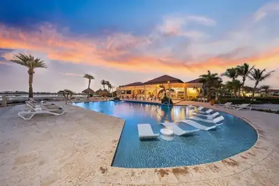 Image de Gold Coast Lux Condo w/Pools & Gym by Lucha