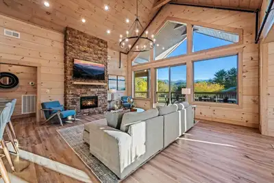 Image de Luxe 6br w/Swim Spa, Theater, Firepit, Games!
