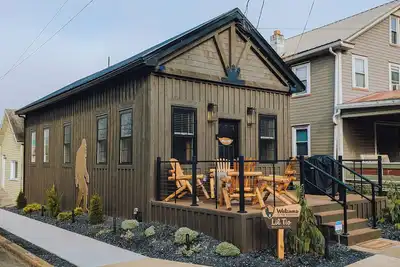 Image de {Luxe Lil Tio} Downtown Retreat - 5 Min Walk To River Access w/ Firepit & Grill