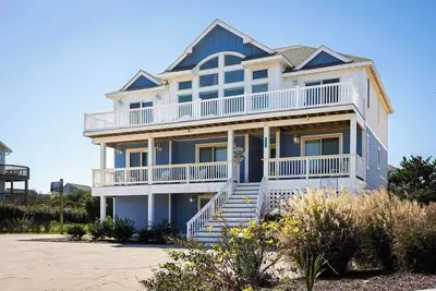 Image de Gorgeous Semi-Oceanfront Home in Whalehead