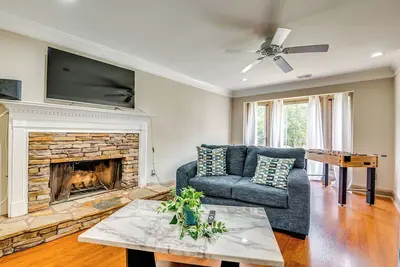 Image de 5 Mi to Lake Acworth: Georgia Gem w/ Private Patio