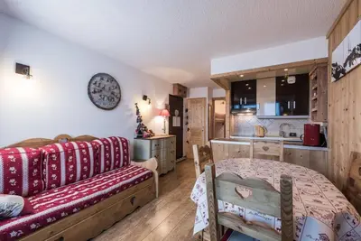 Image de À 10m des pistes de ski, balcon, télévision, casier à ski, 36m², Tignes