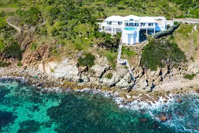 Image de Private Oceanfront Luxury Villa, Infinity Pool, Gym, Short Walk to Sandy Beach
