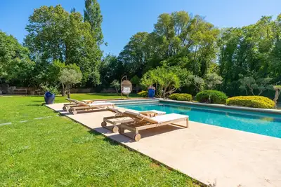 Image de Belle villa provençale + dépendances dans parc paysagé avec piscine/sauna/balnéo