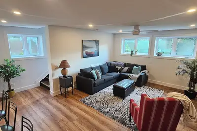 Image de Private Muskoka River front luxury apartment. Family friendly, minutes from town