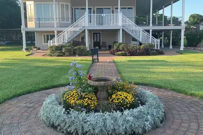 Image de Spacious 4-Br, 3-bath, Lake Conroe waterfront home, Tri toon rental available.