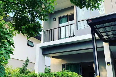 Image de Modern house with fitness and pool, close to airport