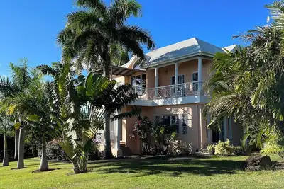 Image de Location, Location, Location Pinney’s Beach Nevis. 2 Bdrs, 2 1/2 Ba. w laundry!