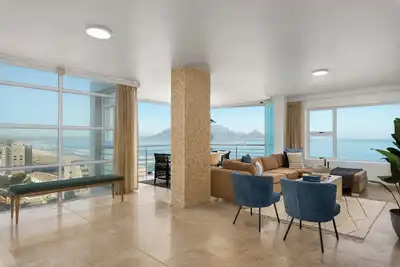 Image de Stylish Blouberg Retreat with Stunning Views