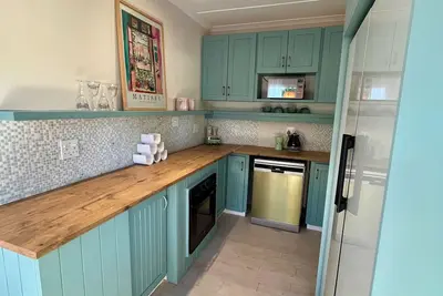 Image de Adorable Beach cottage in Noordhoek within walking distance of beaches and bars