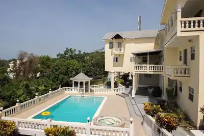 Image de The Royal Kensington Villa