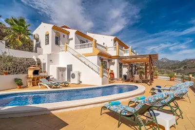 Image de Maison confortable à Sayalonga avec.