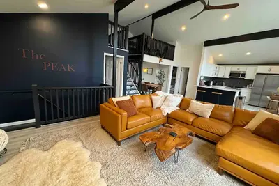 Image de Beautiful Chalet in Pocono Mountains, Hot Tub, Fire Pit, Lake, Pool & Skiing!