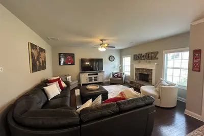 Image de UGAvsBAMA, Perfect Gameday Dawg House! ! ! Sleeps 10+ Comfortably