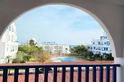 Image de Familial spacieux Apt: Vue sur la mer, clime, WiFi, à 7 mins à pied de la plage