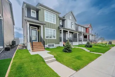 Image de 1 King Modern Two Bedroom Secondary Suite in Airdrie Alberta