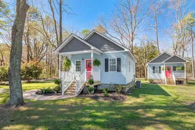 Image de 2 Tiny Houses, 2br House & 1br/Studio GuestHouse