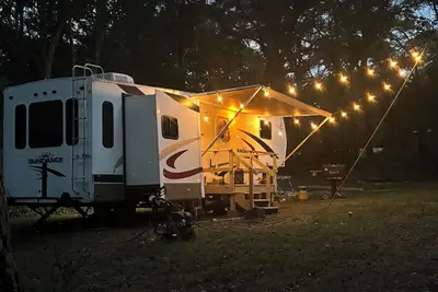 Image de Cozy Rv with fire pit on 7 acres in Winder Only 20 minutes from the Uga stadium