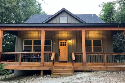 Image de Brambleberry Cottage on 18 acres with stocked fishing hole near Devils Den.