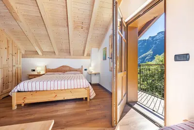 Image de Chambre 'Camera Matrimoniale' avec vue sur montagne, jardin partagé et balcon