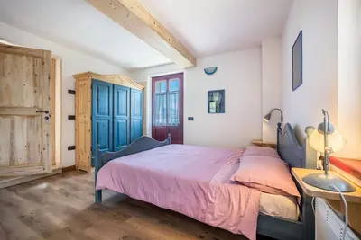 Image de Chambre 'Camera Tripla' avec vue sur montagne, jardin partagé et balcon