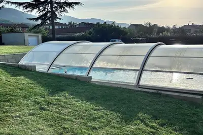 Image de Grande maison, avec piscine couverte, jaccuzi, billard et grand jardin