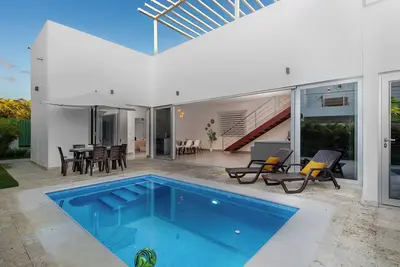Image de Villa in Playa Mueva Romana – Steps from Beach!