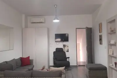 Image de Studio entièrement meublé et équipé à Dbayeh avec un emplacement idéal