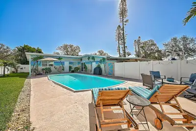 Image de Poolside Oasis: Pet-Friendly, Private Pool, Bbq!