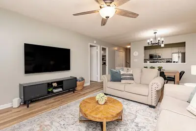 Image de AtHome+1 Stay | 3br 3Bath Townhome | Pet Friendly