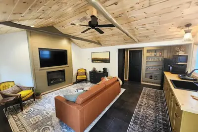 Image de Private lake access-Kayaks-Fishing-Swimming-Board Games-Darts-Corn hole-Wifi-Ac