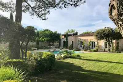 Image de Villa de charme en Provence avec grande piscine près du village et des marchés