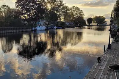 Image de Waterfront Cottage w/ boat dock\n\n