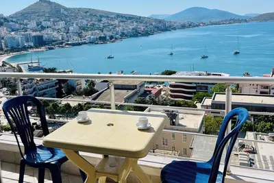 Seaside Serenity! Free Parking & Wifi // 2bed, 2bath // Beautiful View
