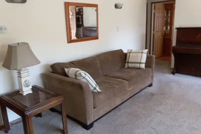 Image de Light and Airy Ranch House. Detached 3 Bedroom with Fireplace