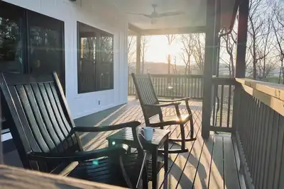 Image de Secluded New Cottage, Minutes From Sunset Marina Overlooking Pendergrass Creek