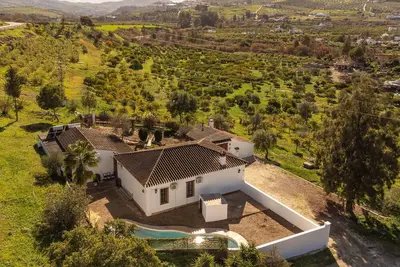 Image de Belle maison à Alora avec WiFi