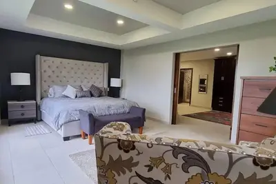 Large Modern Apartment, Amazing View, Wifi, Solar