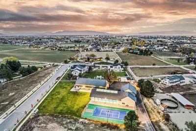 Image de Luxury Home! Indoor Pool & Racquetball Court, Exercise Room & more! Sleeps 30!