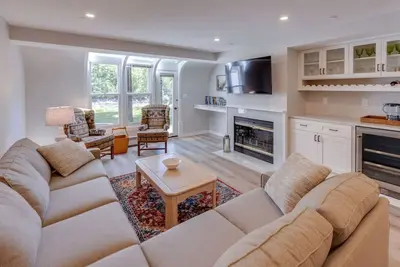 Image de Waterfront Condo @ Base of Loon!