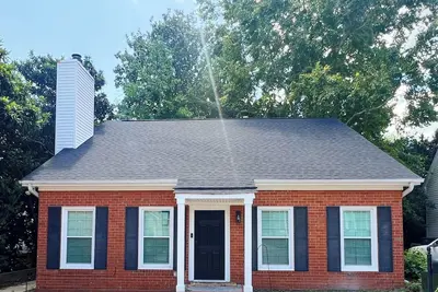 Image de 4 Bedrooms 4 Bathrooms 2 Laundry Rooms - Brick Cottage