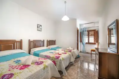 Image de Chambre \"Habitación 2\" avec terrasse partagée, Wi-Fi et climatisation