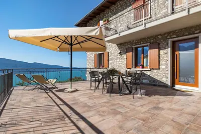 Image de Appartement de vacances \"Il Cinque\" avec vue sur le lac, piscine partagée et Wi-Fi