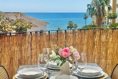 Image de Appartement 'New Beachside - Calahonda' avec vue sur mer, Wi-Fi et climatisation